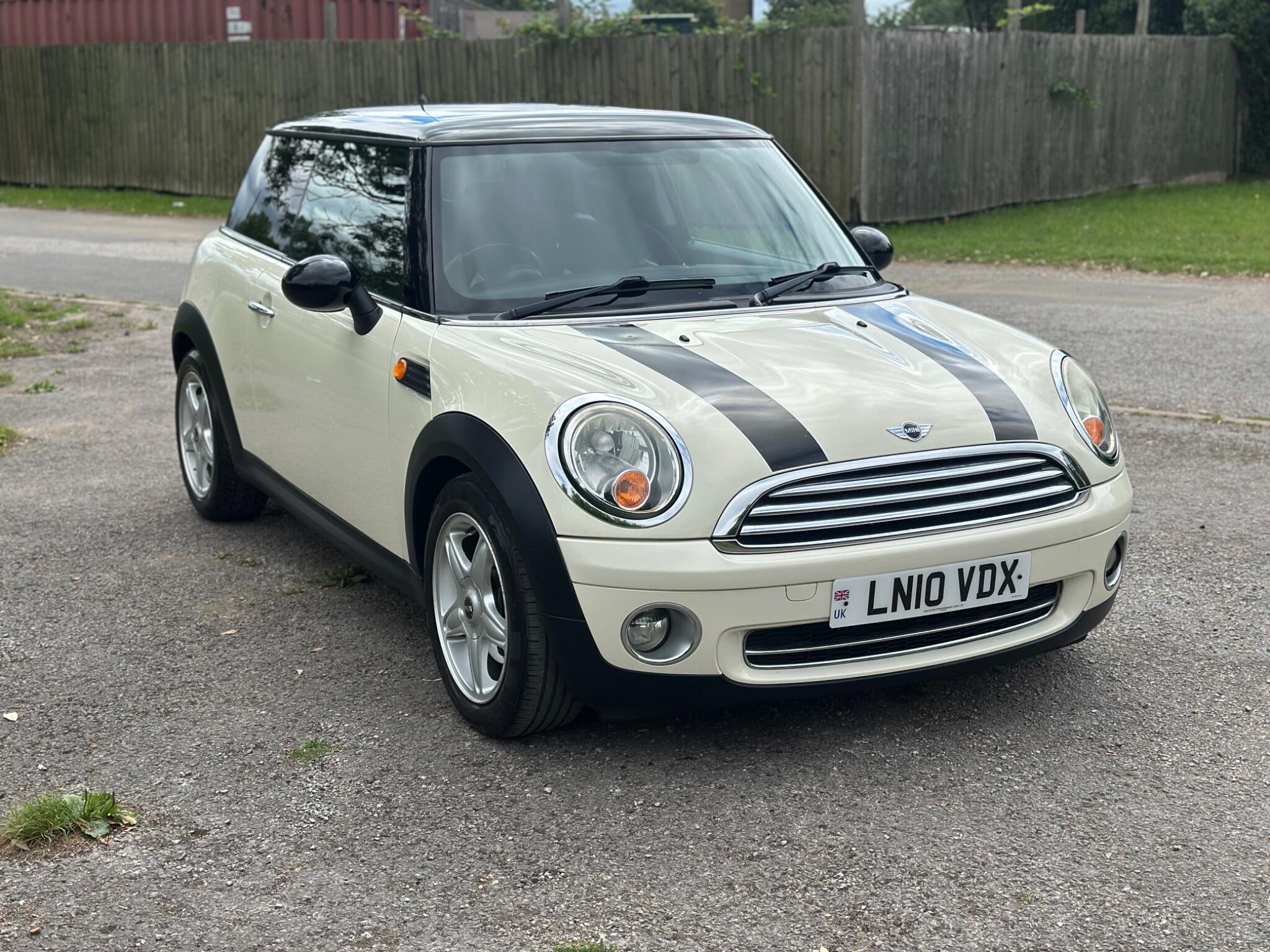 Mini Hatch view 6