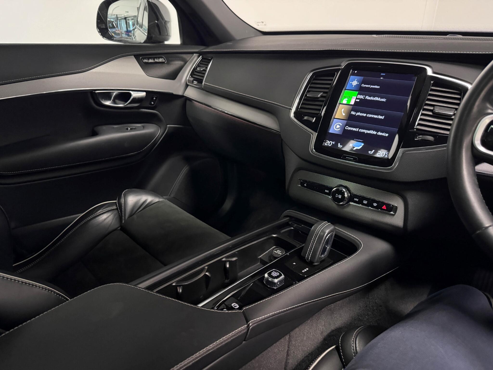 Volvo XC90 view 38
