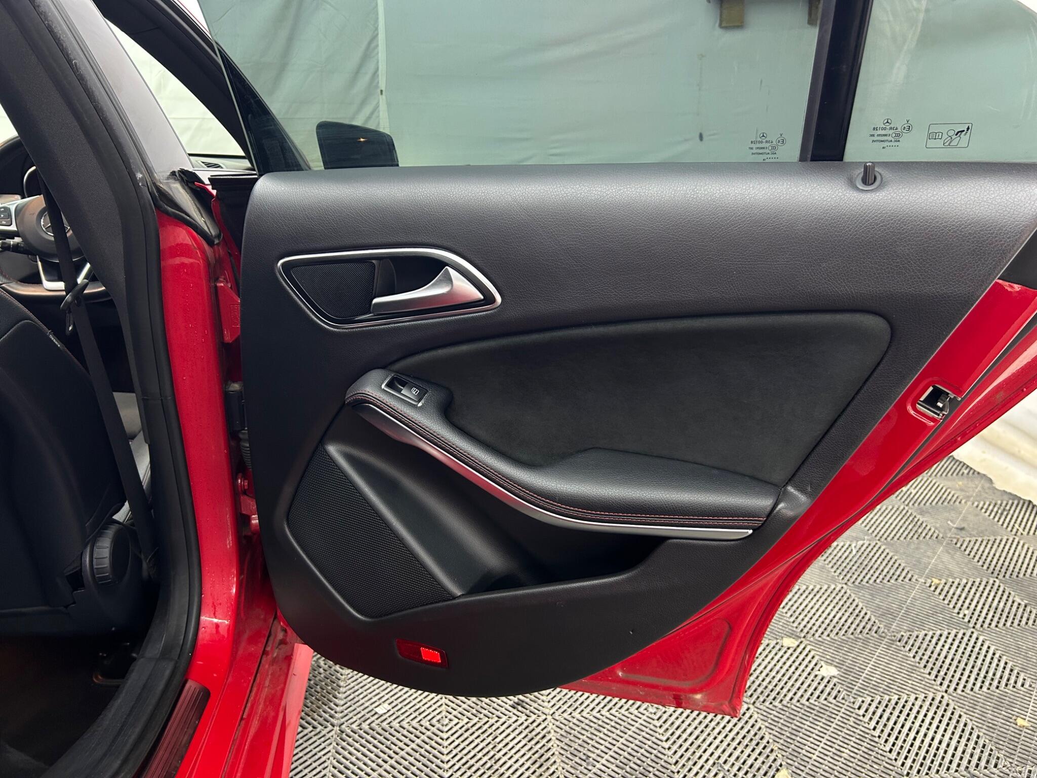 Mercedes-Benz Cla view 27