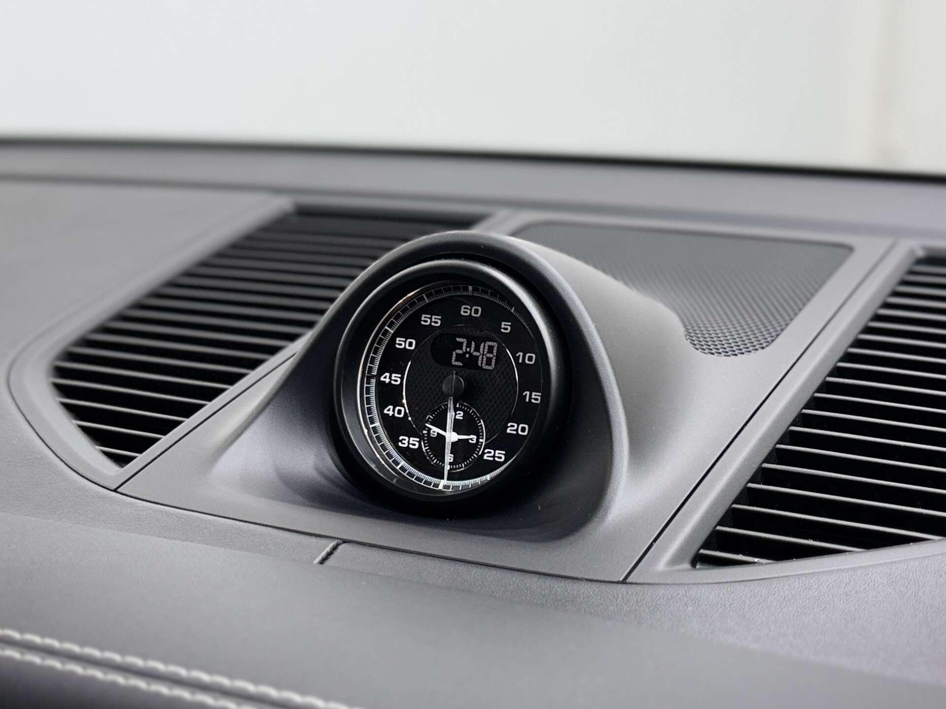 Porsche Macan view 56