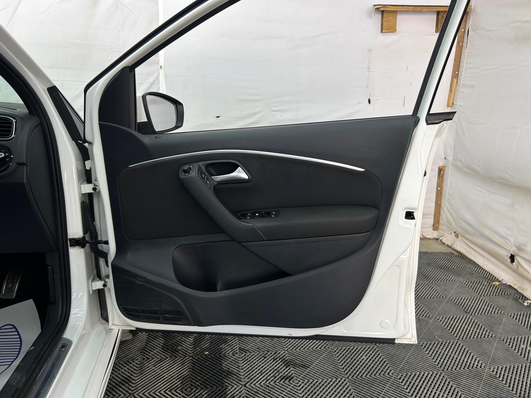Volkswagen Polo view 27