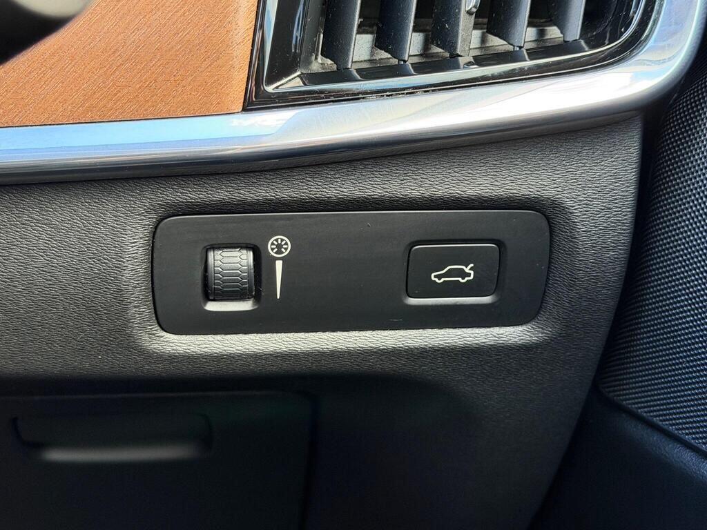 Volvo S90 view 48