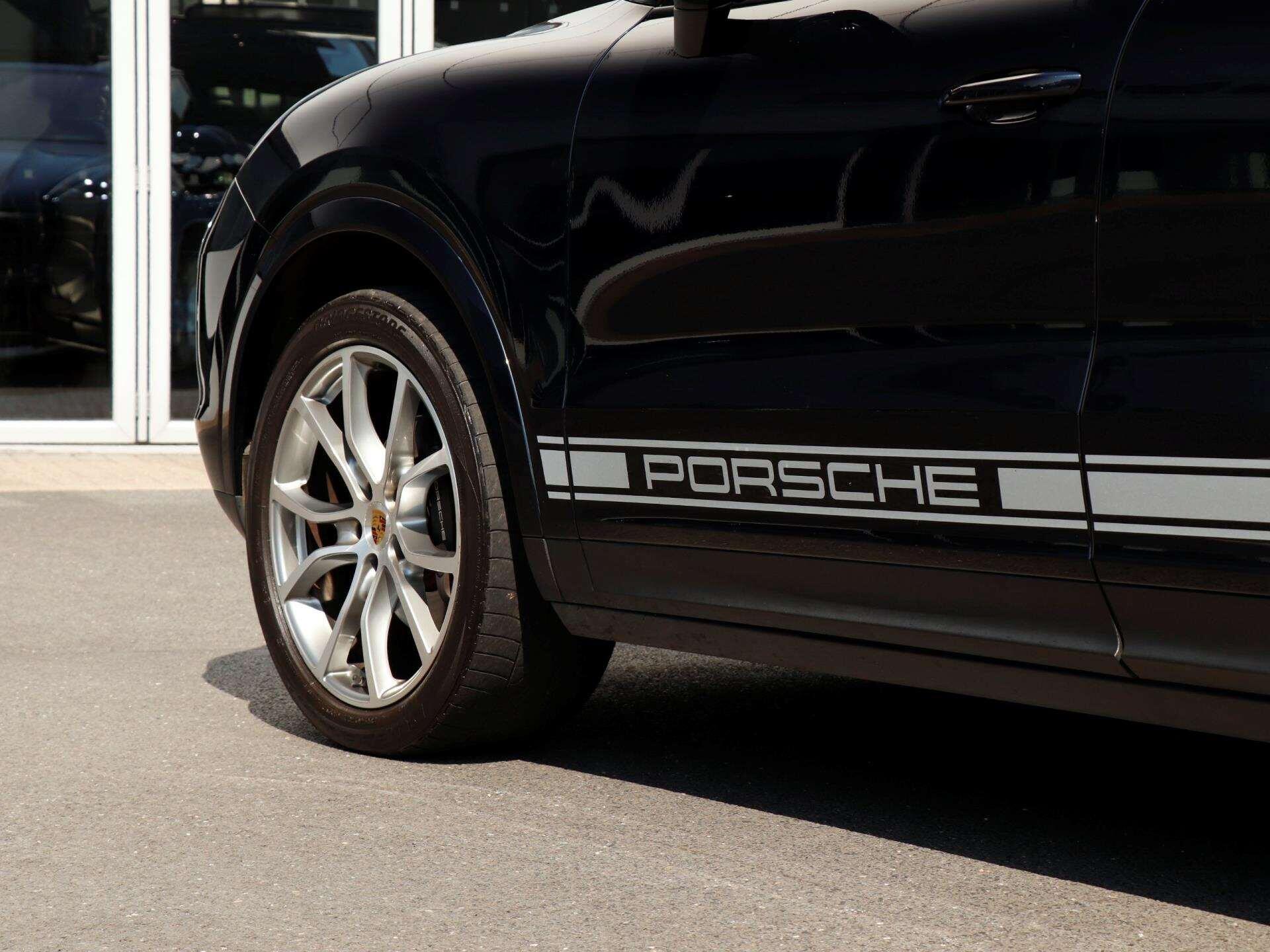 Porsche Cayenne view 28
