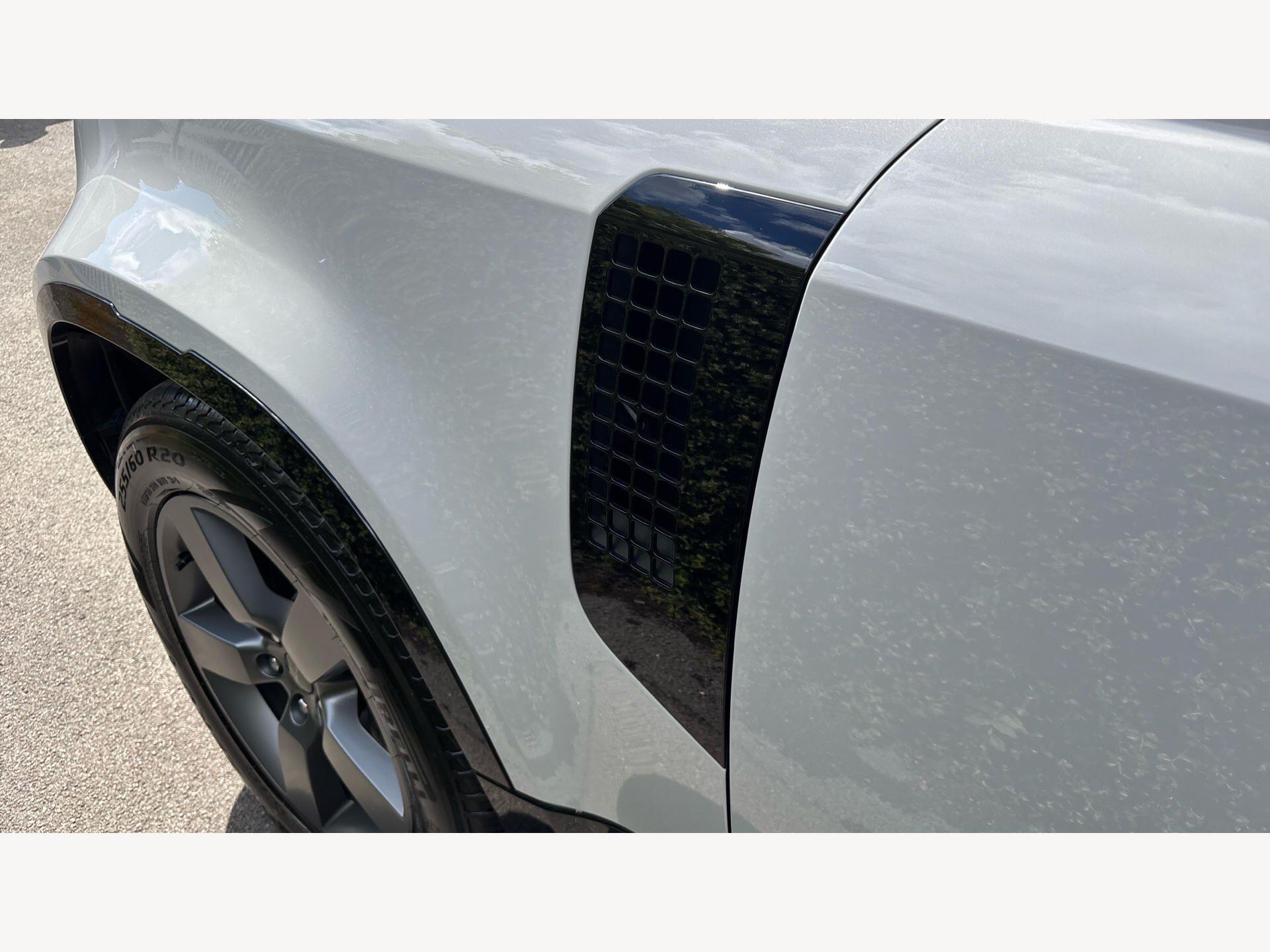 Land Rover Defender view 24