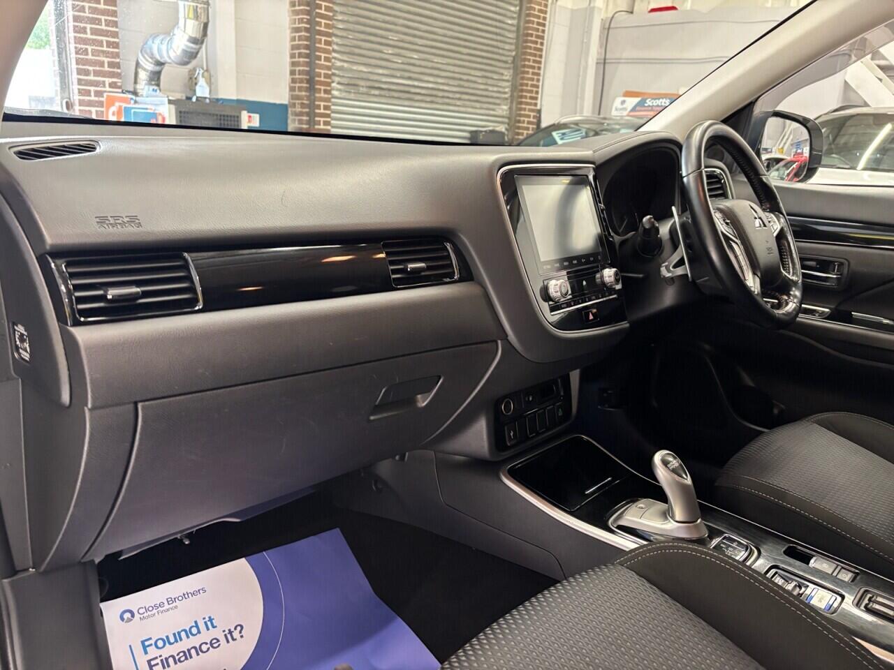 Mitsubishi Outlander view 24
