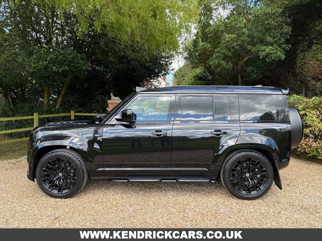 Land Rover Defender 110 view 4