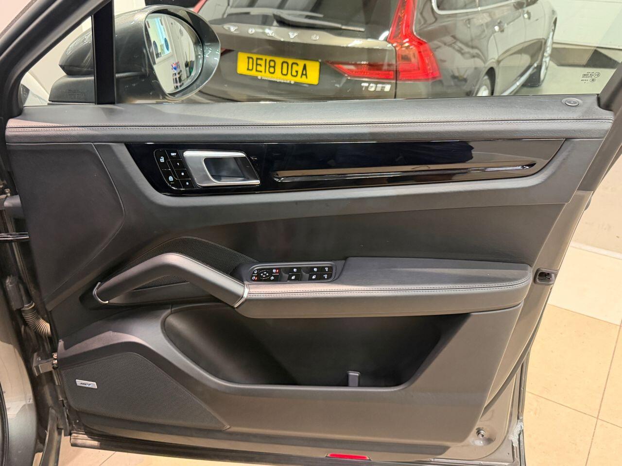 Porsche Cayenne view 15