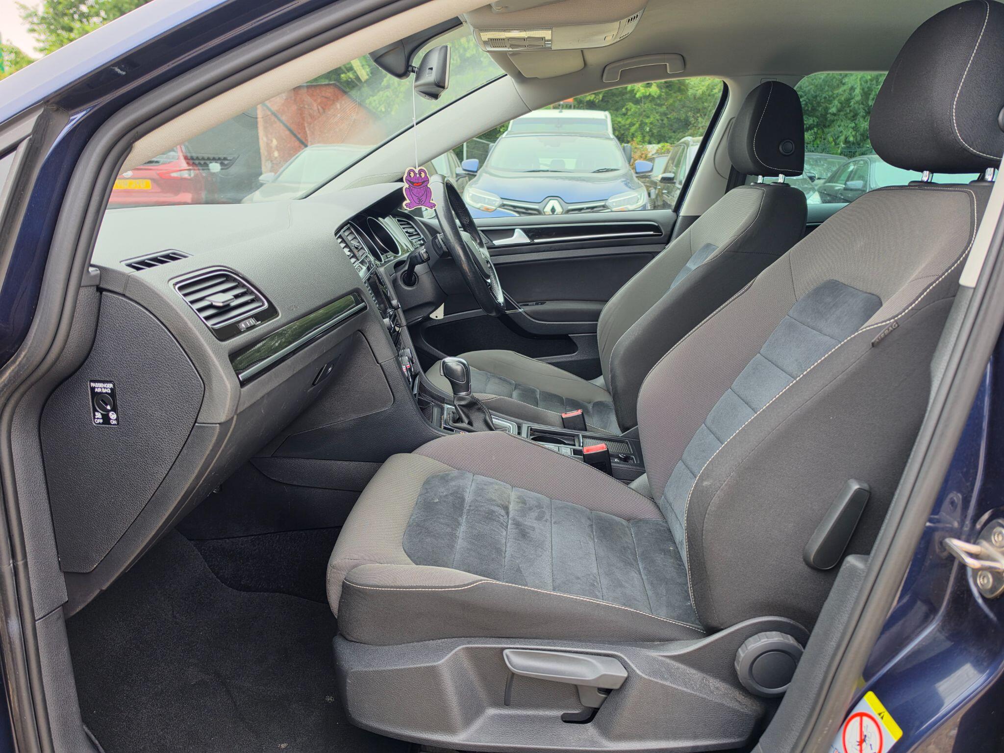 Volkswagen Golf view 8