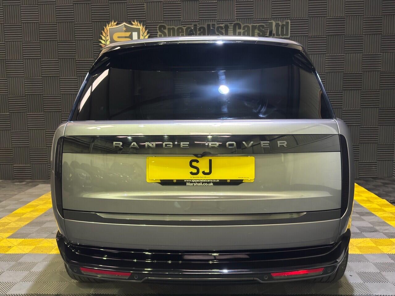Land Rover Range Rover view 2