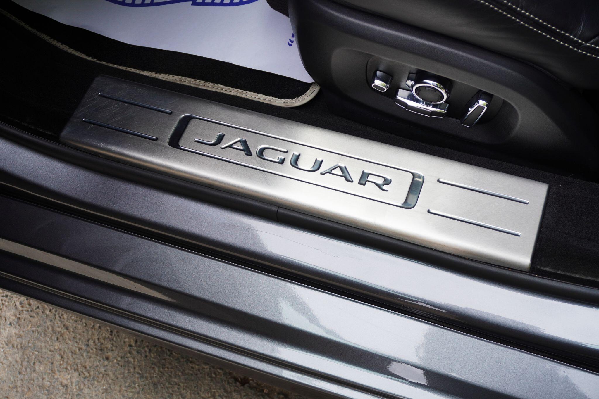 Jaguar XJ view 54