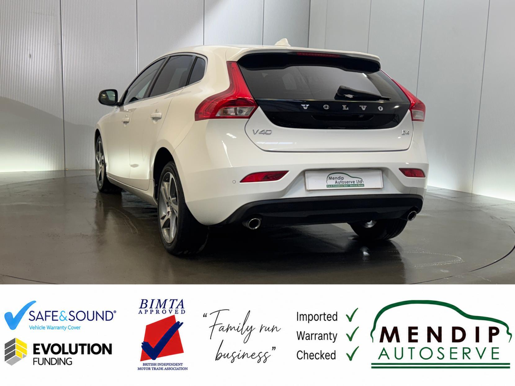 Volvo V40 view 18