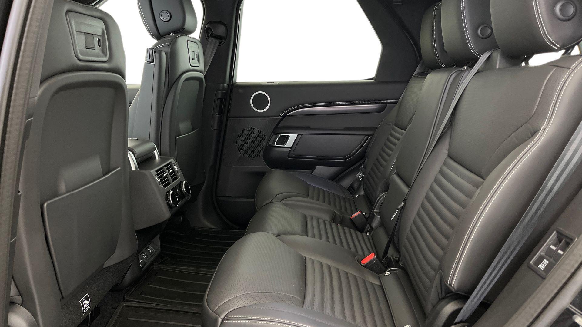 Land Rover Discovery view 4
