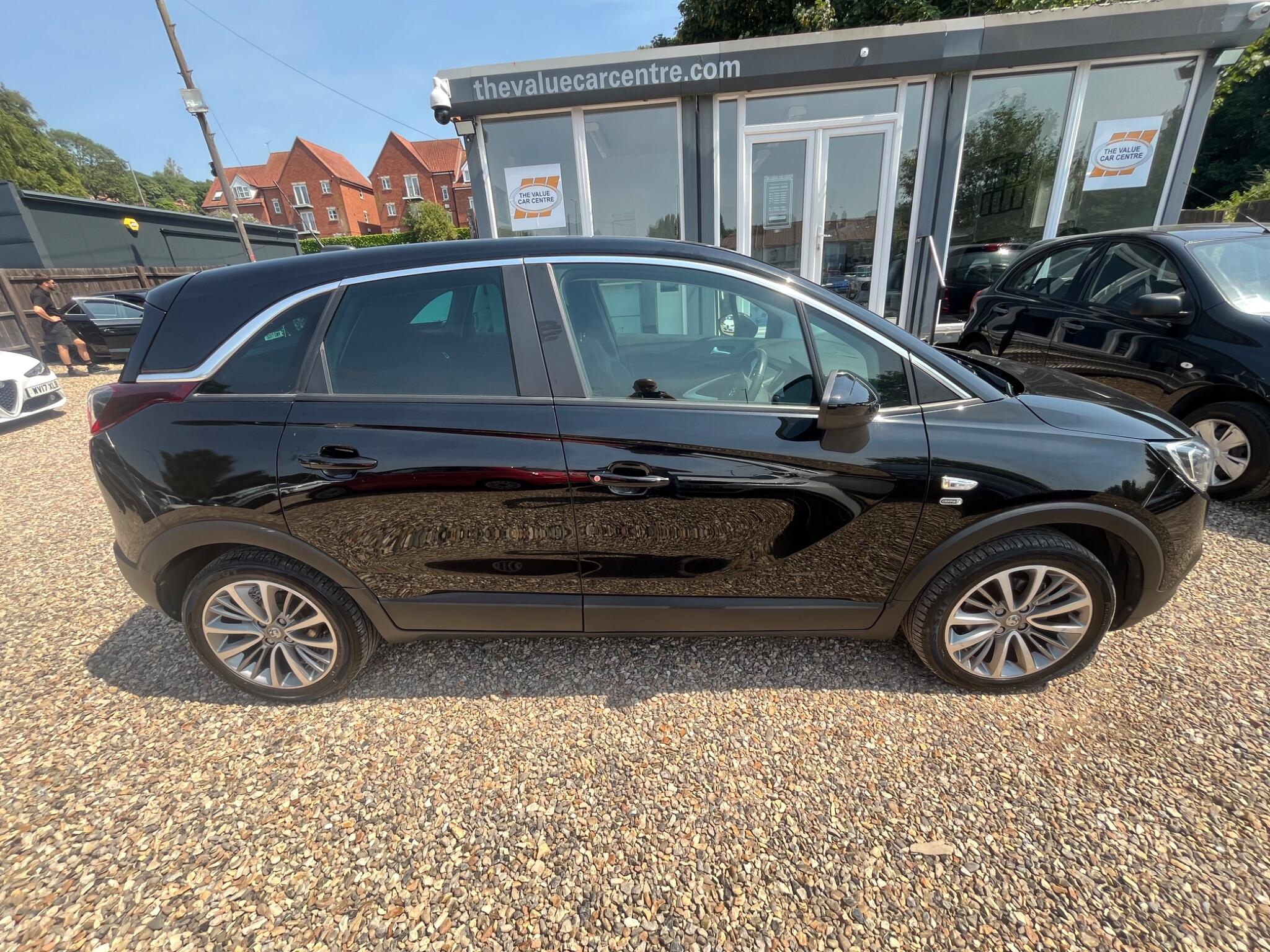 Vauxhall Crossland X view 3