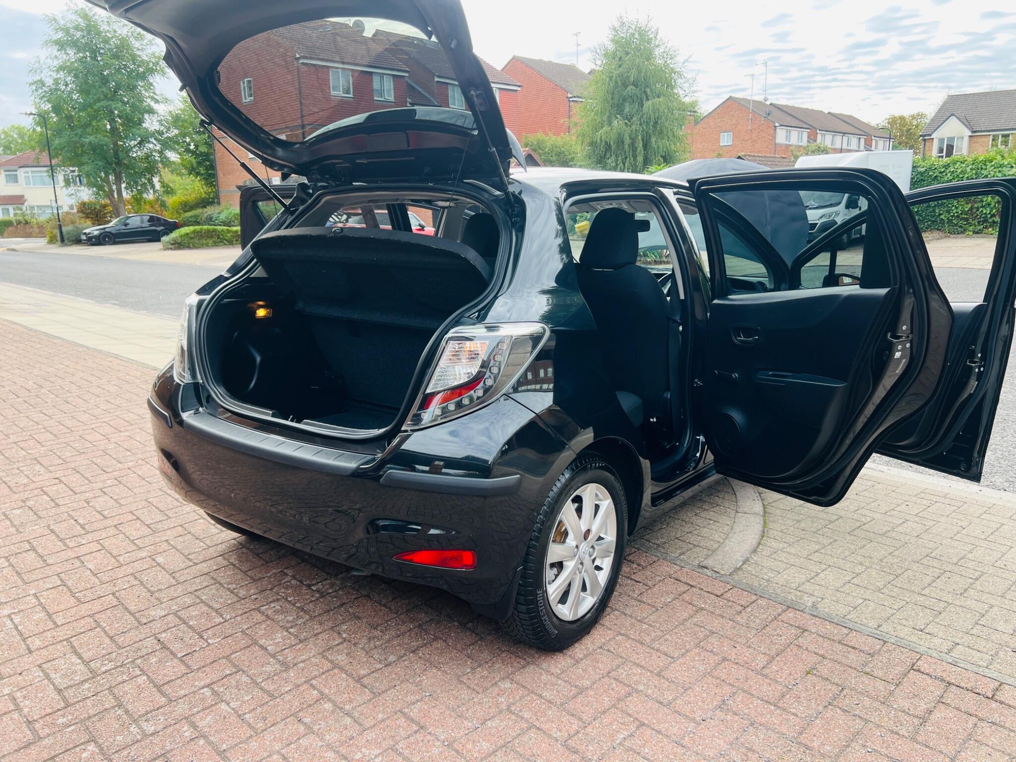 Toyota Yaris view 24