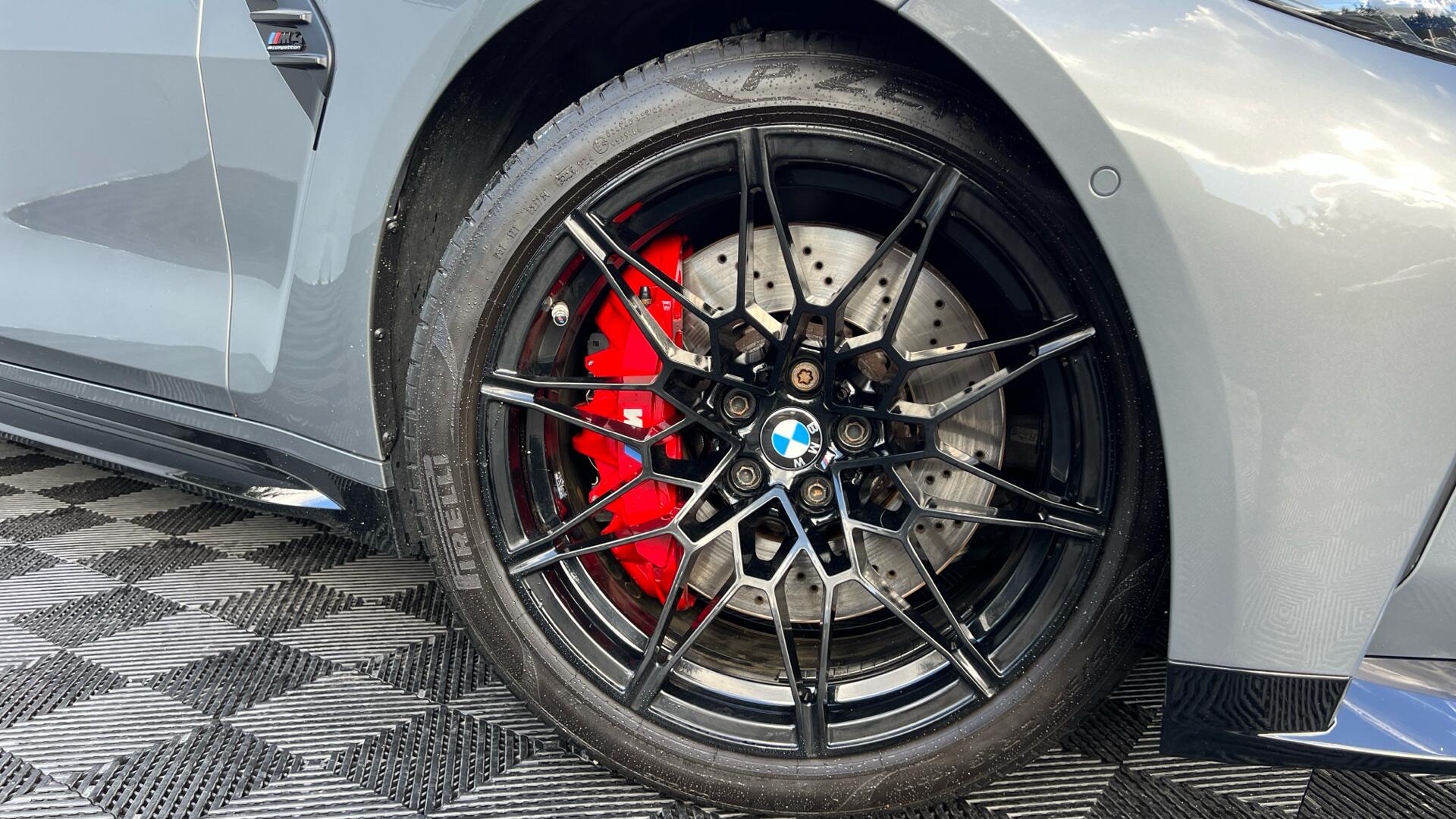 BMW M4 view 25