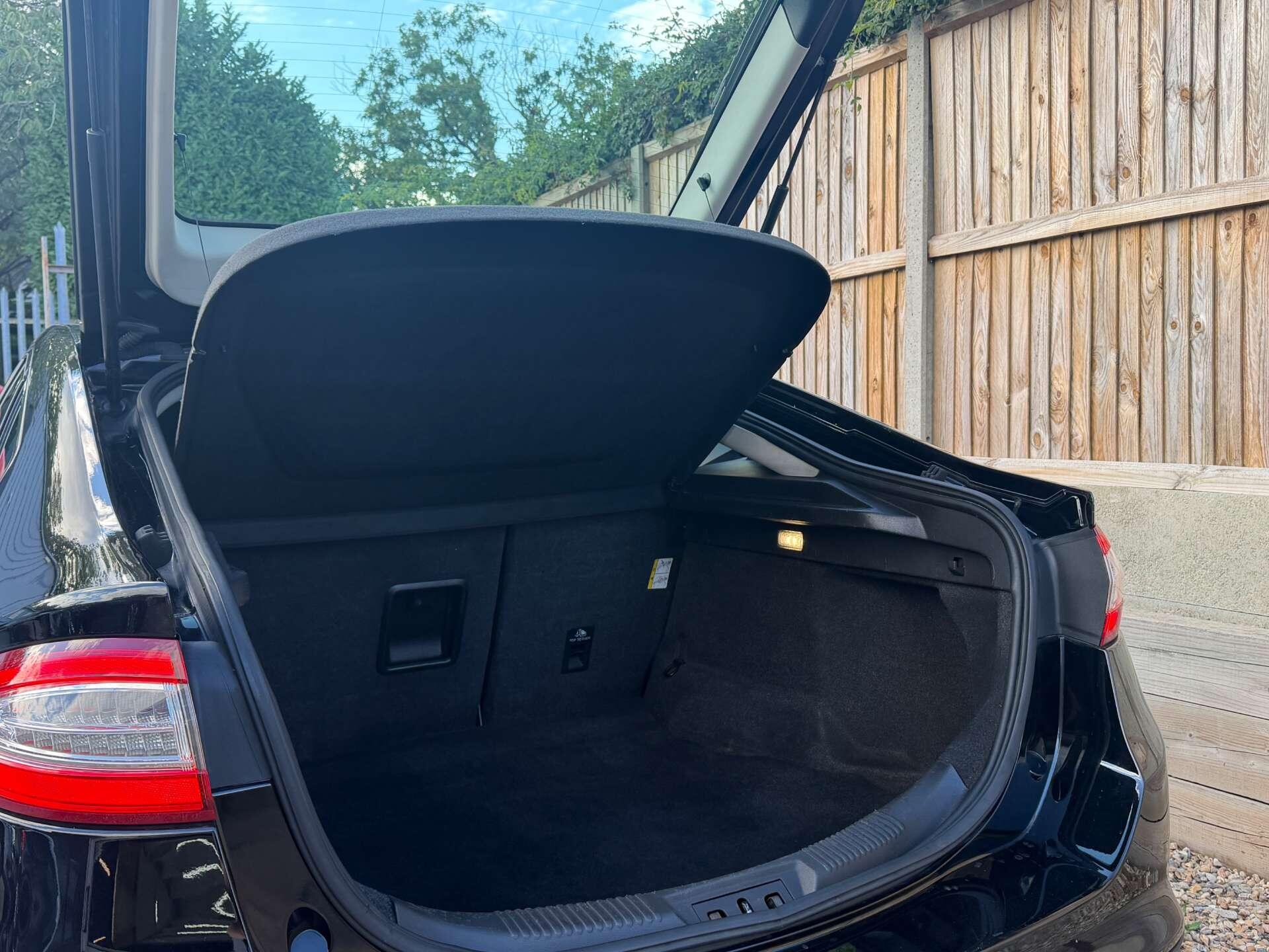 Ford Mondeo view 15