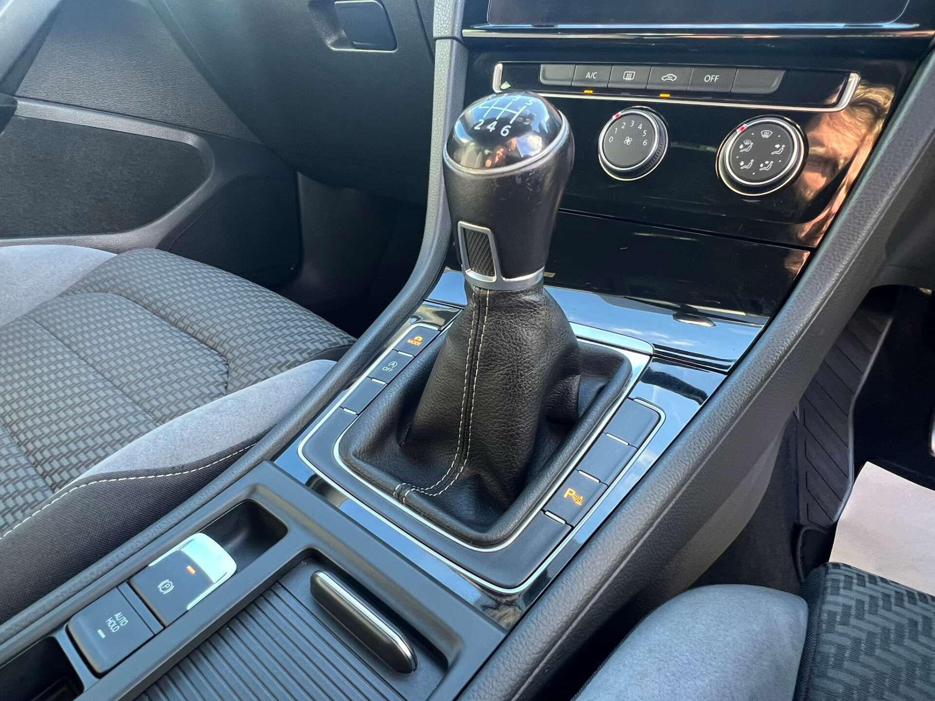 Volkswagen Golf view 22