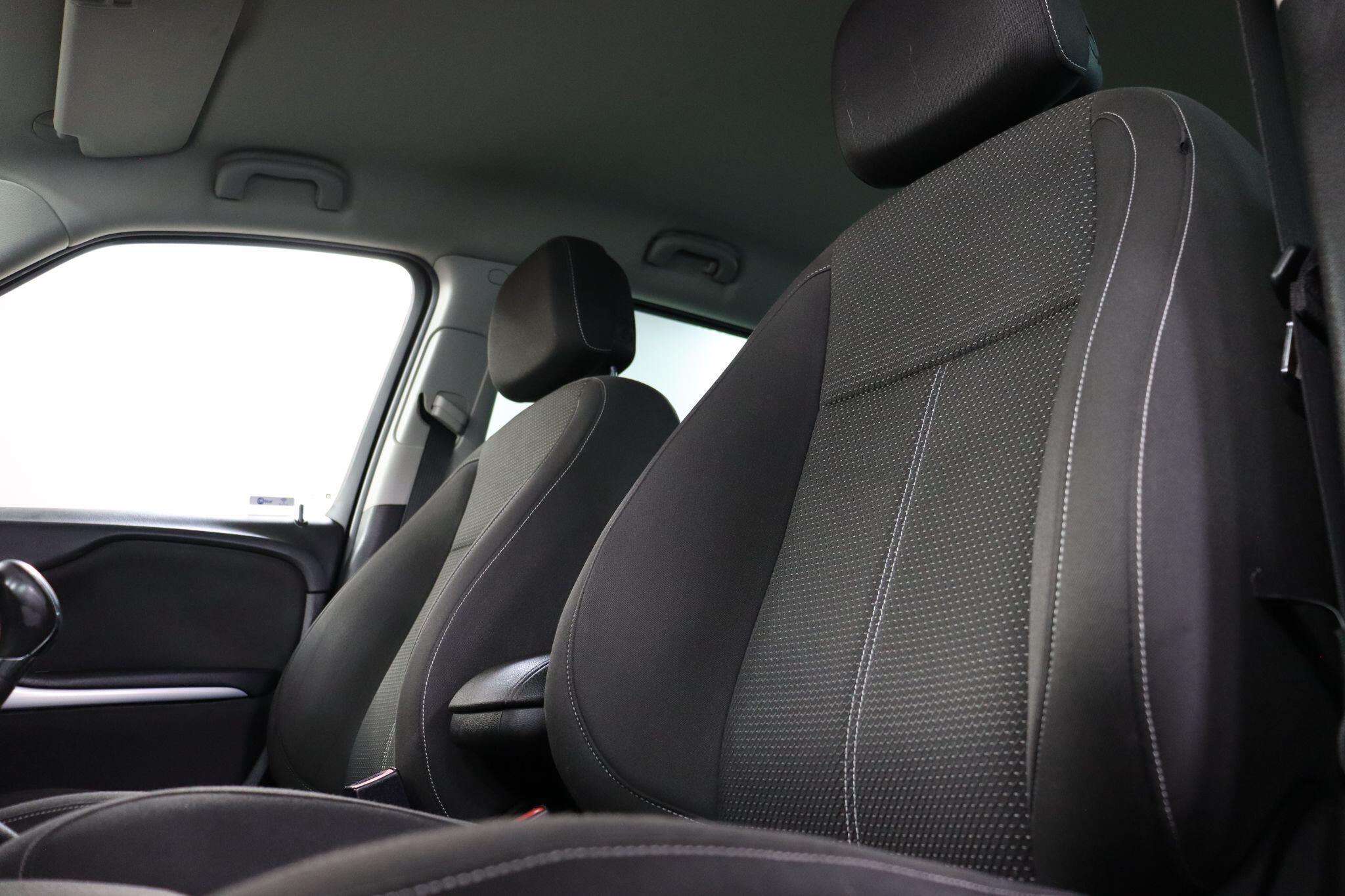 Vauxhall Zafira Tourer view 35