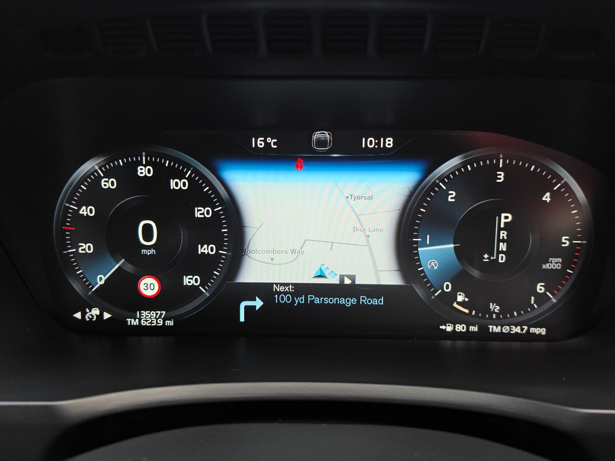 Volvo XC90 view 33