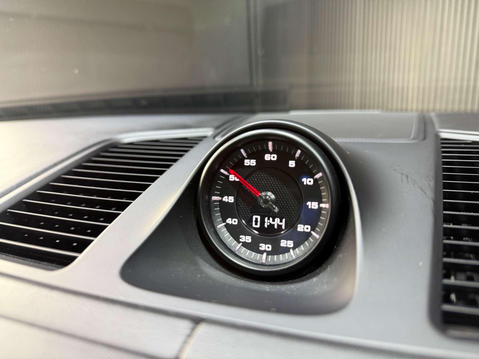 Porsche Cayenne view 40
