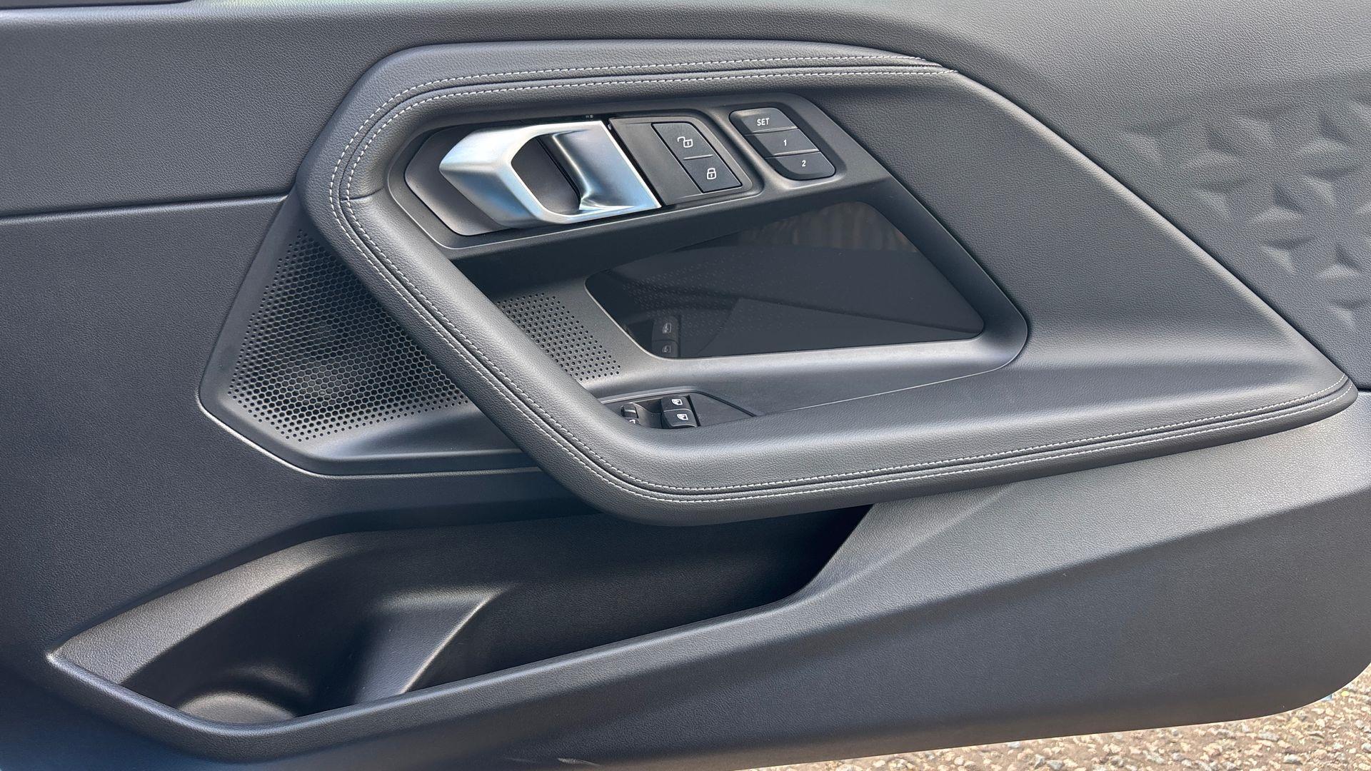 BMW 2 Series view 26