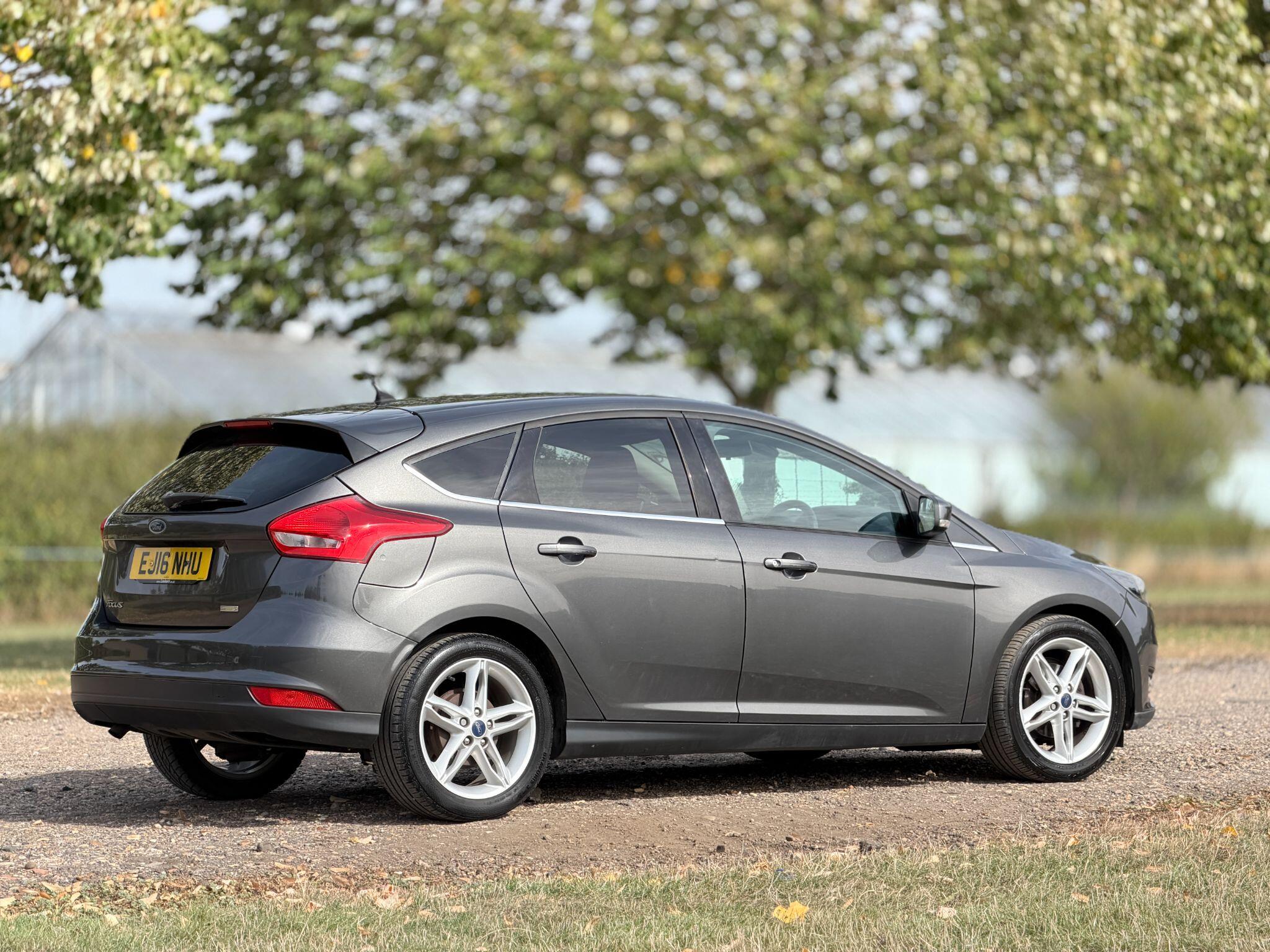 Ford Focus view 7