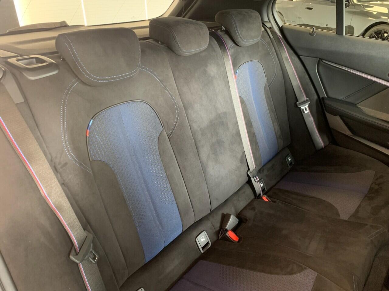 BMW 1 Series view 25