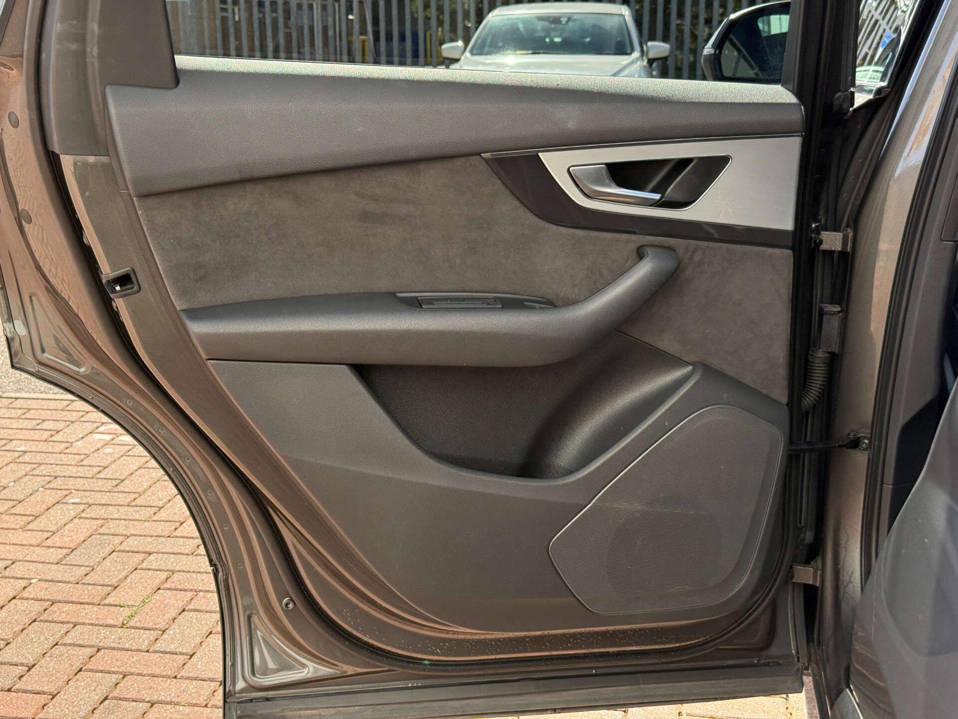 Audi SQ7 view 33
