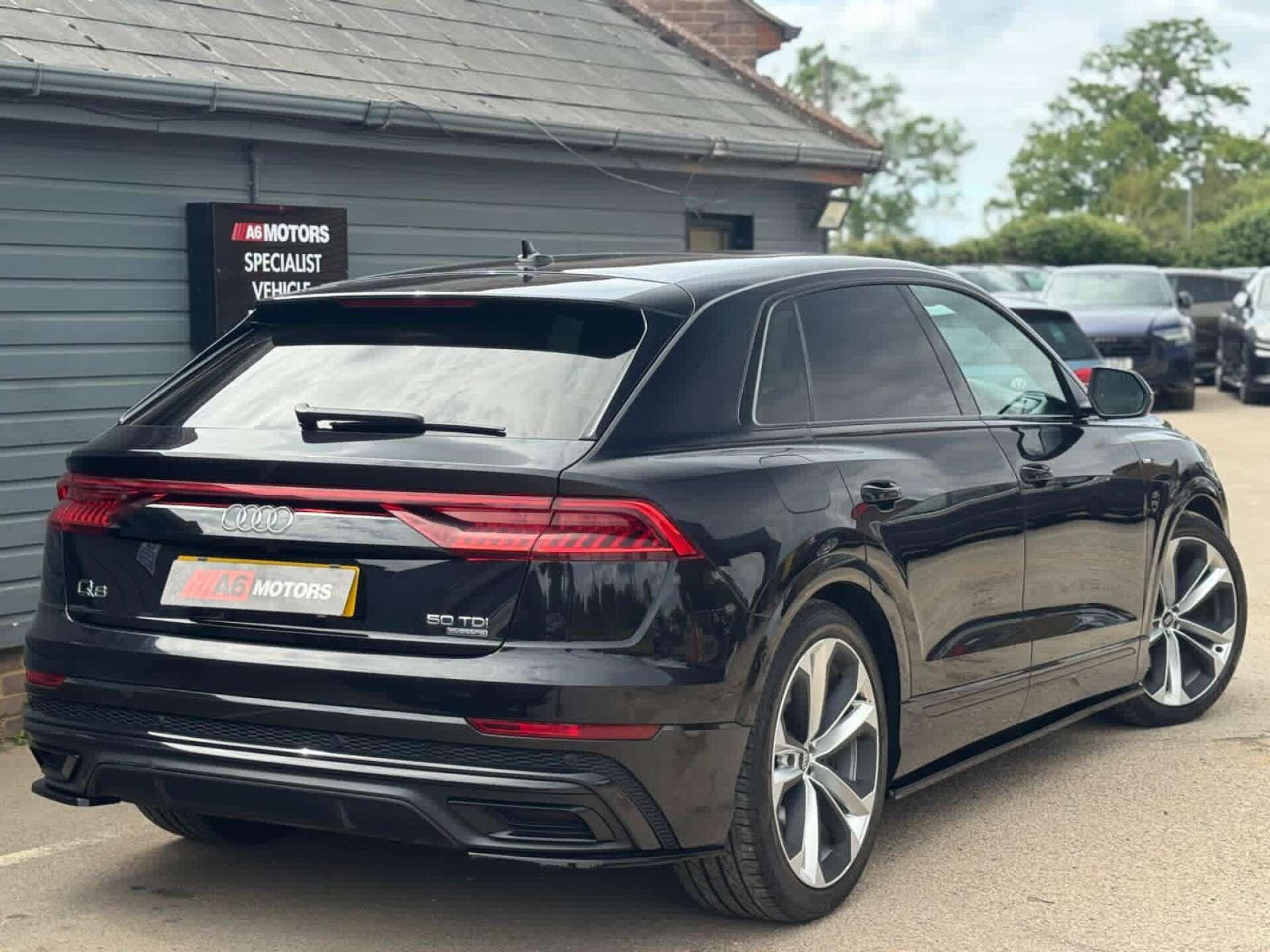 Audi Q8 view 6
