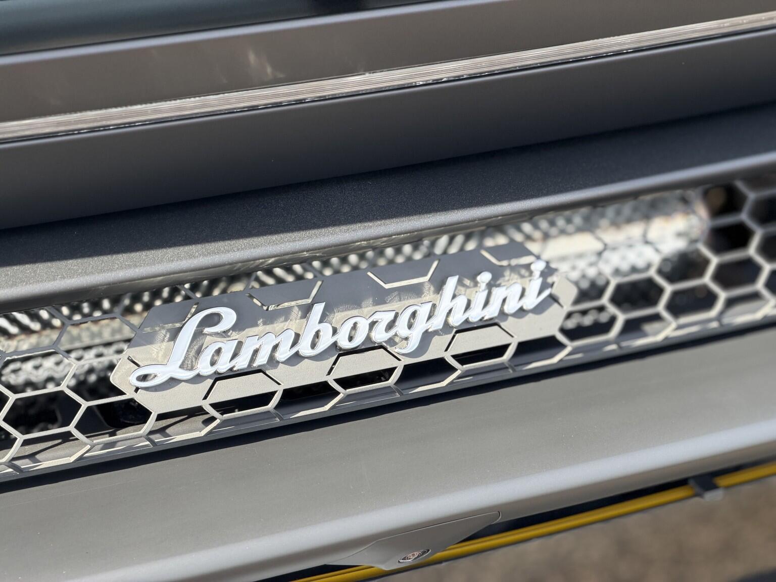 Lamborghini Huracan view 35