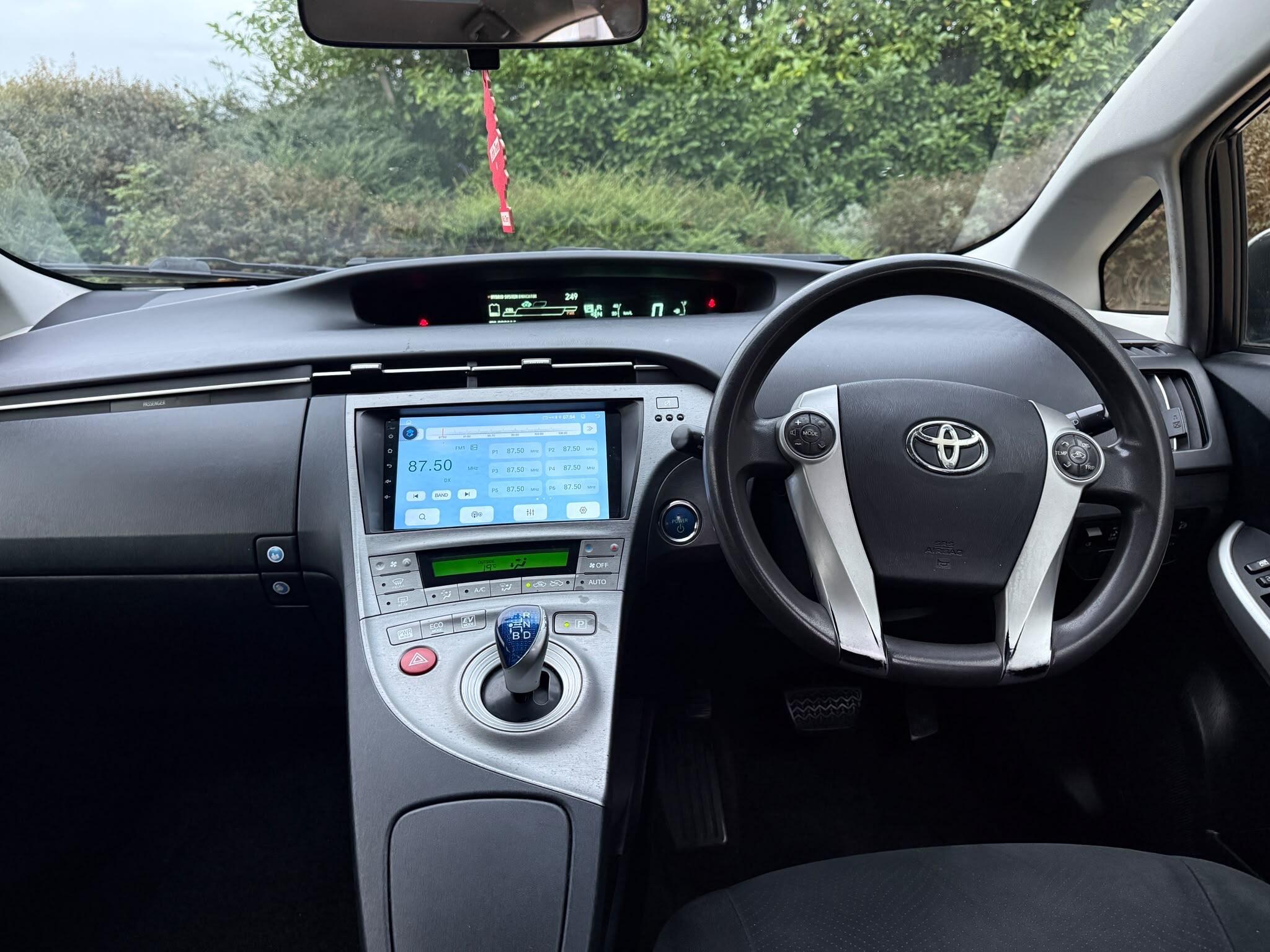 Toyota Prius view 9