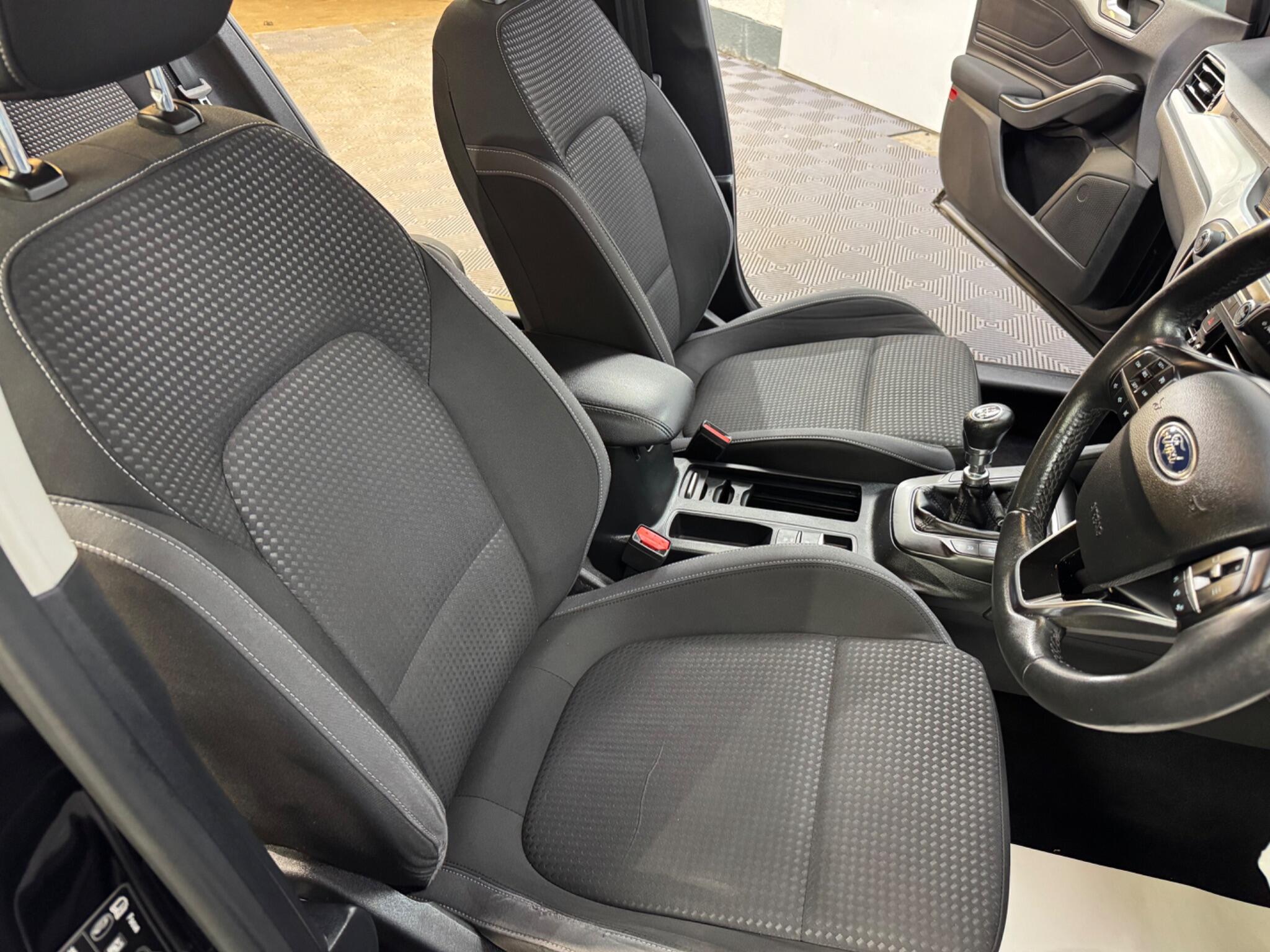 Ford Focus view 7