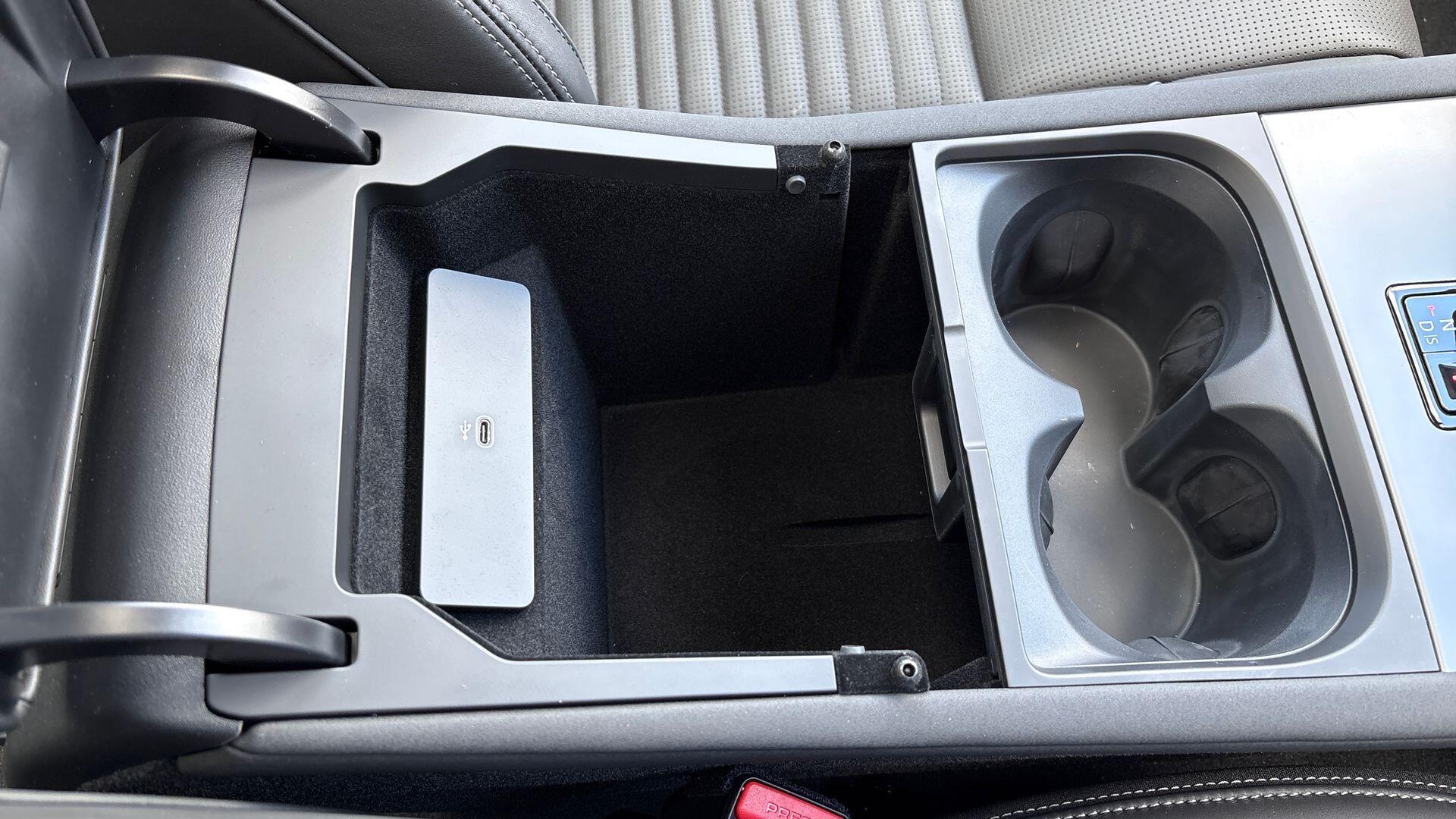 Land Rover Discovery Sport view 40