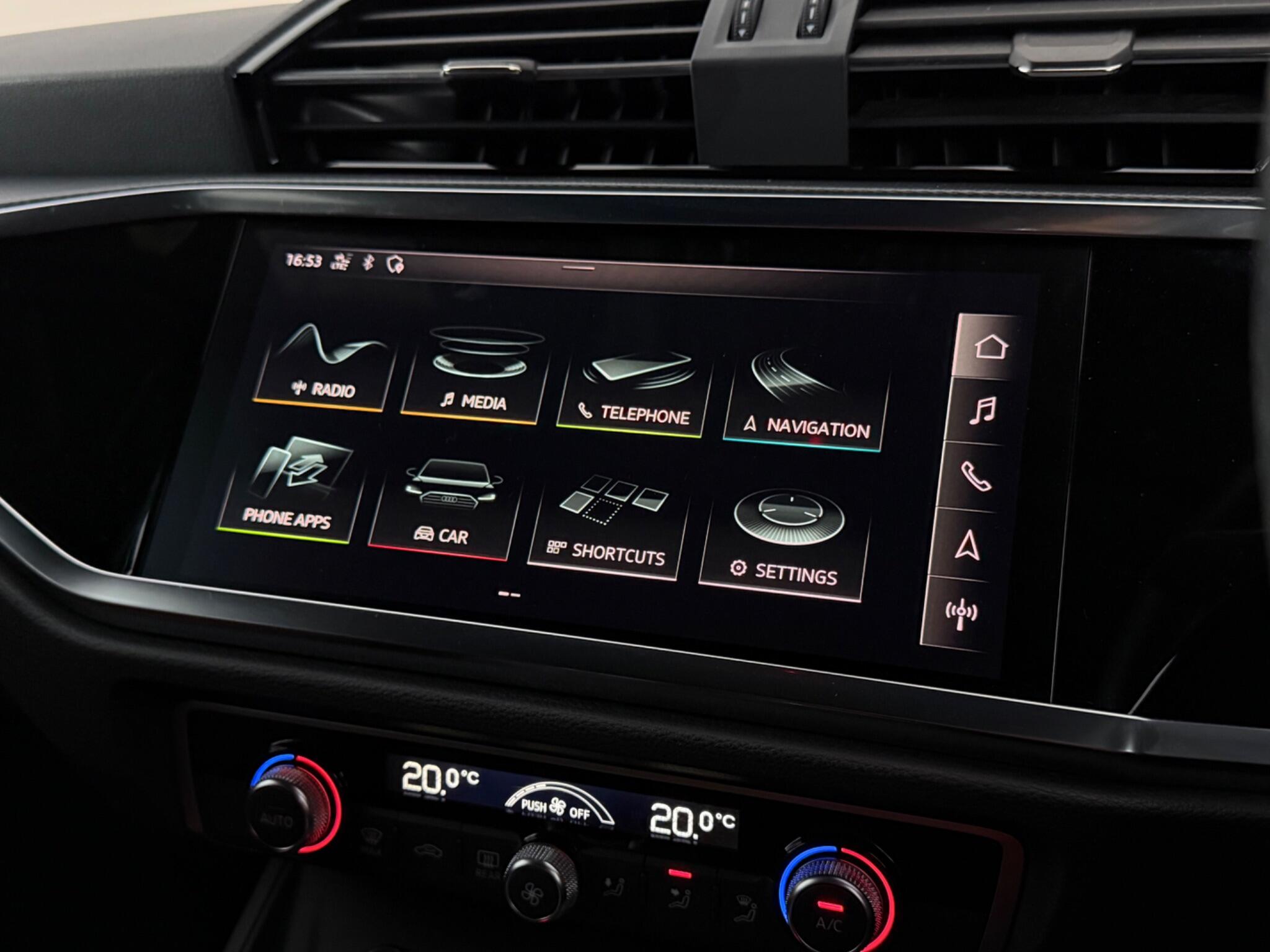 Audi Q3 view 24