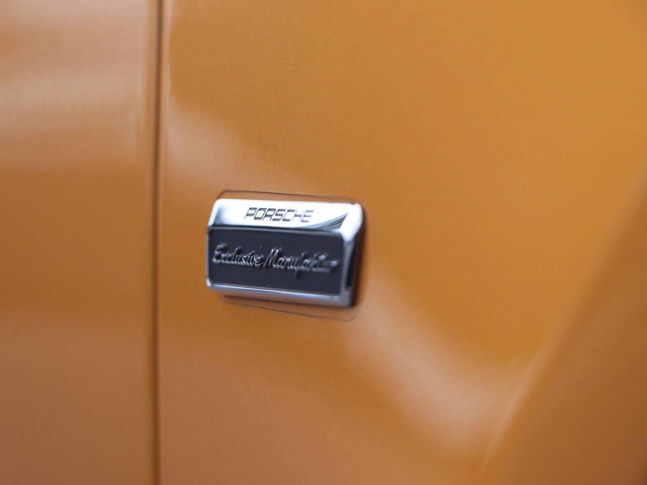 Porsche 911 view 39