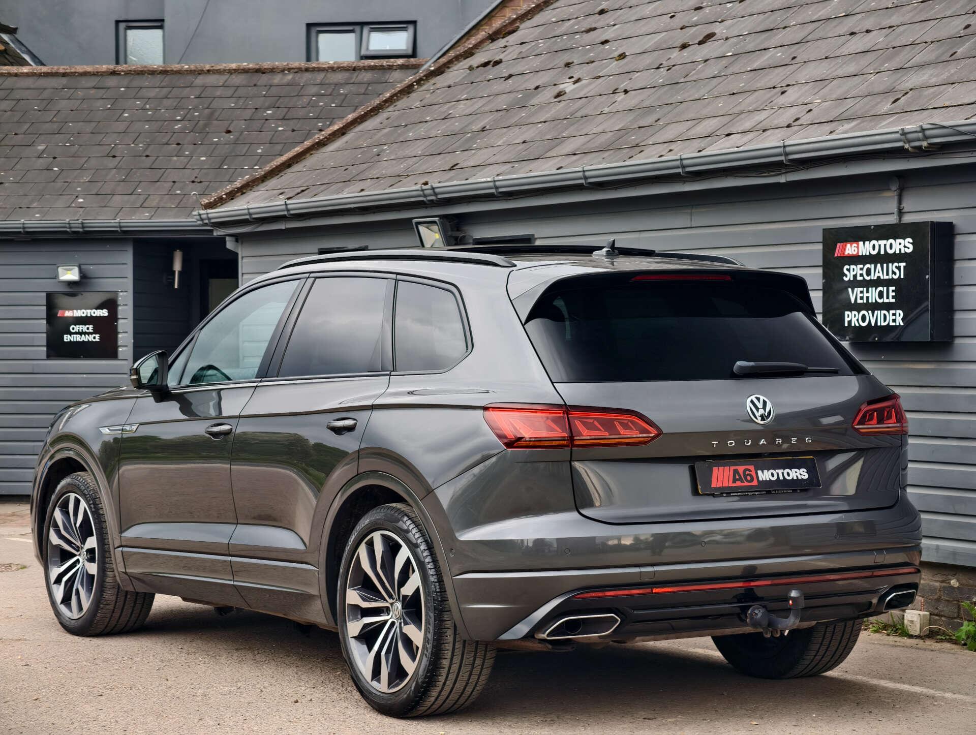 Volkswagen Touareg view 17