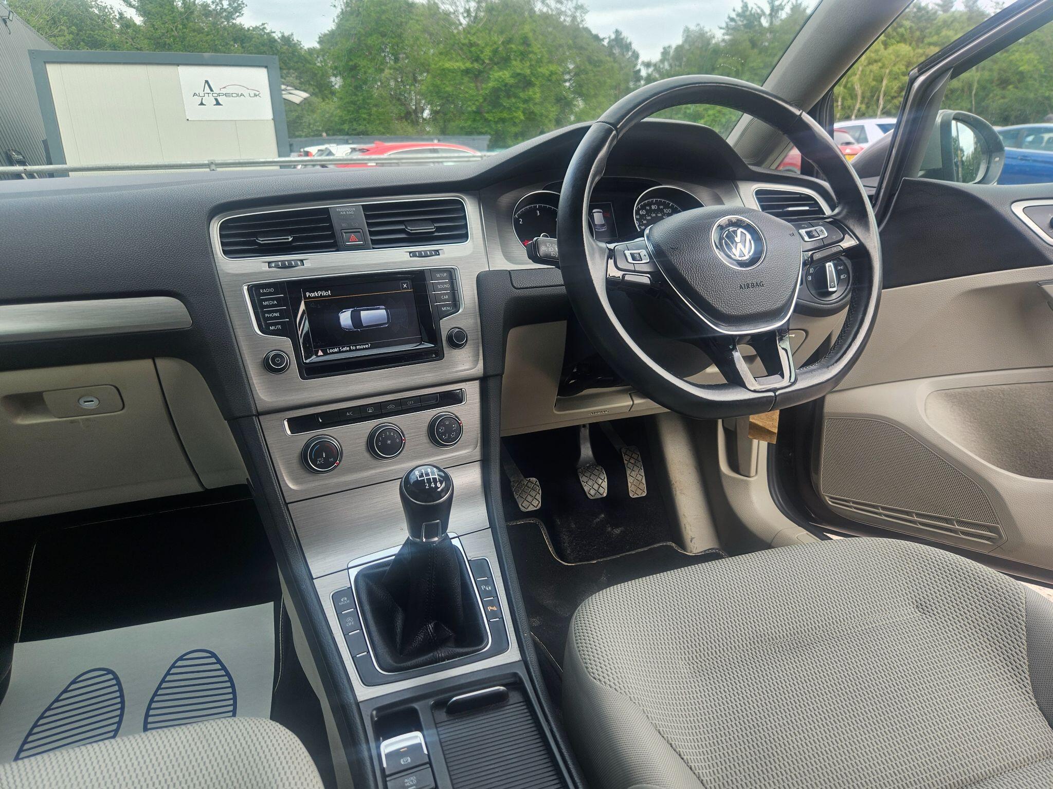 2015 Volkswagen Golf image 21