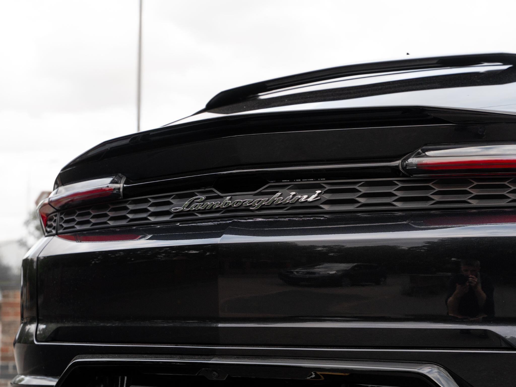 Lamborghini Urus view 24