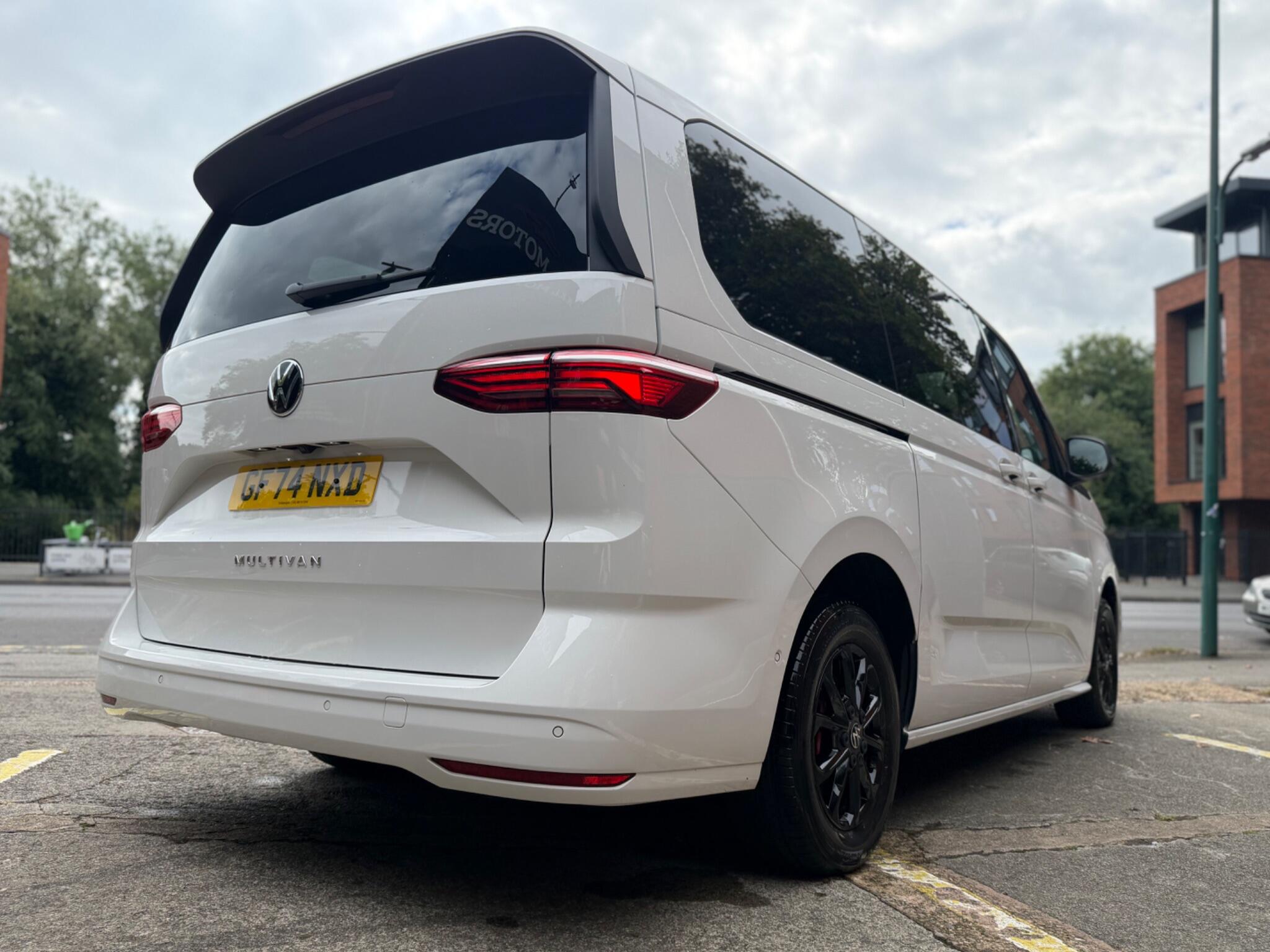 Volkswagen Multivan view 20