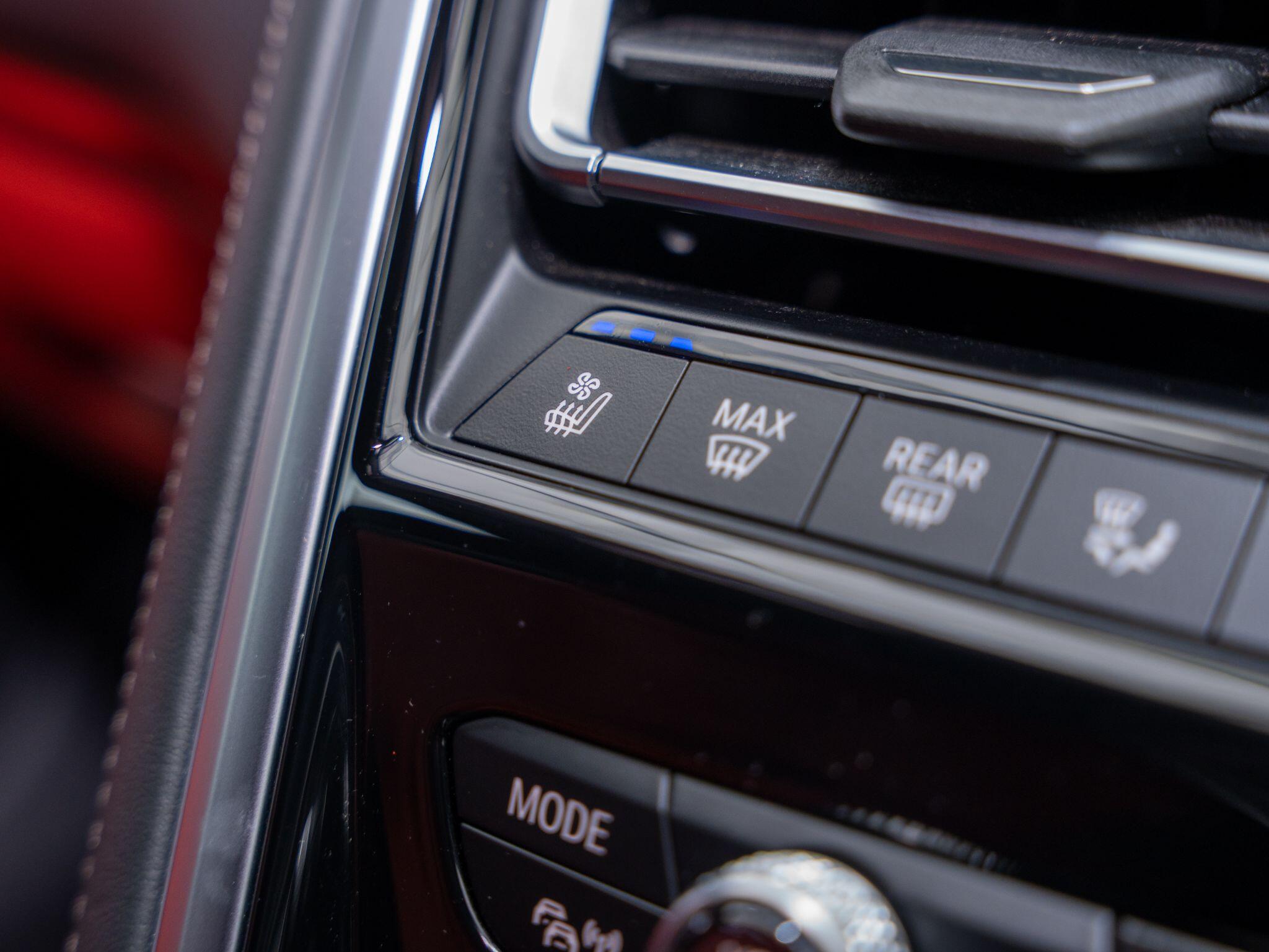 BMW 8 Series view 28
