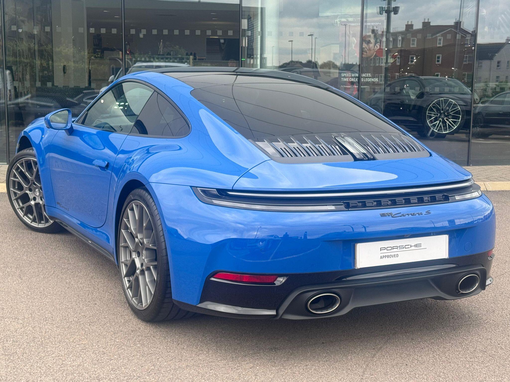 Porsche 911 view 33