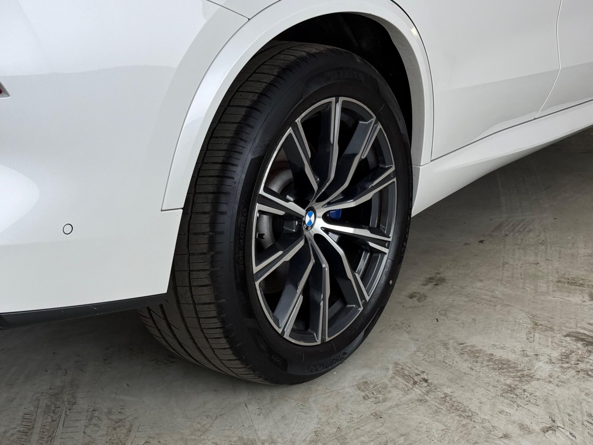 BMW X5 view 8