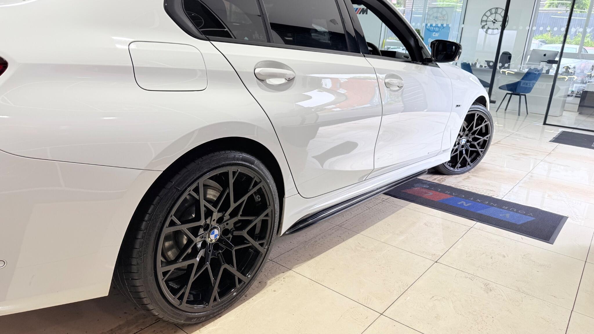 BMW 3 Series view 11