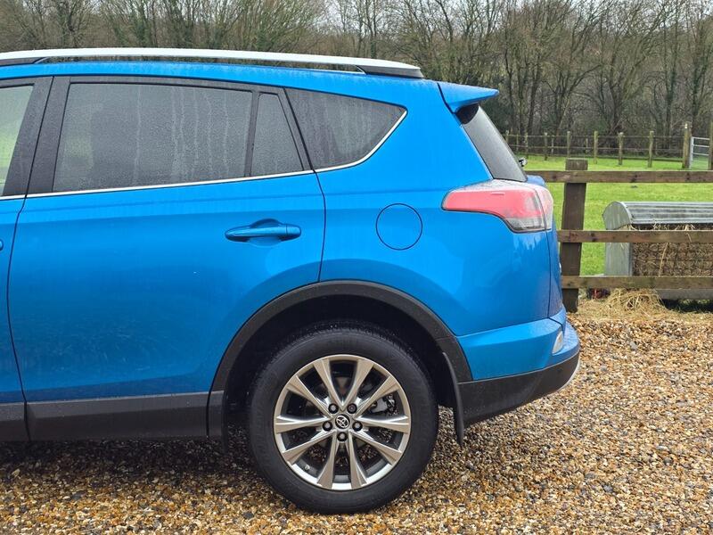 2016 Toyota RAV4 image 13