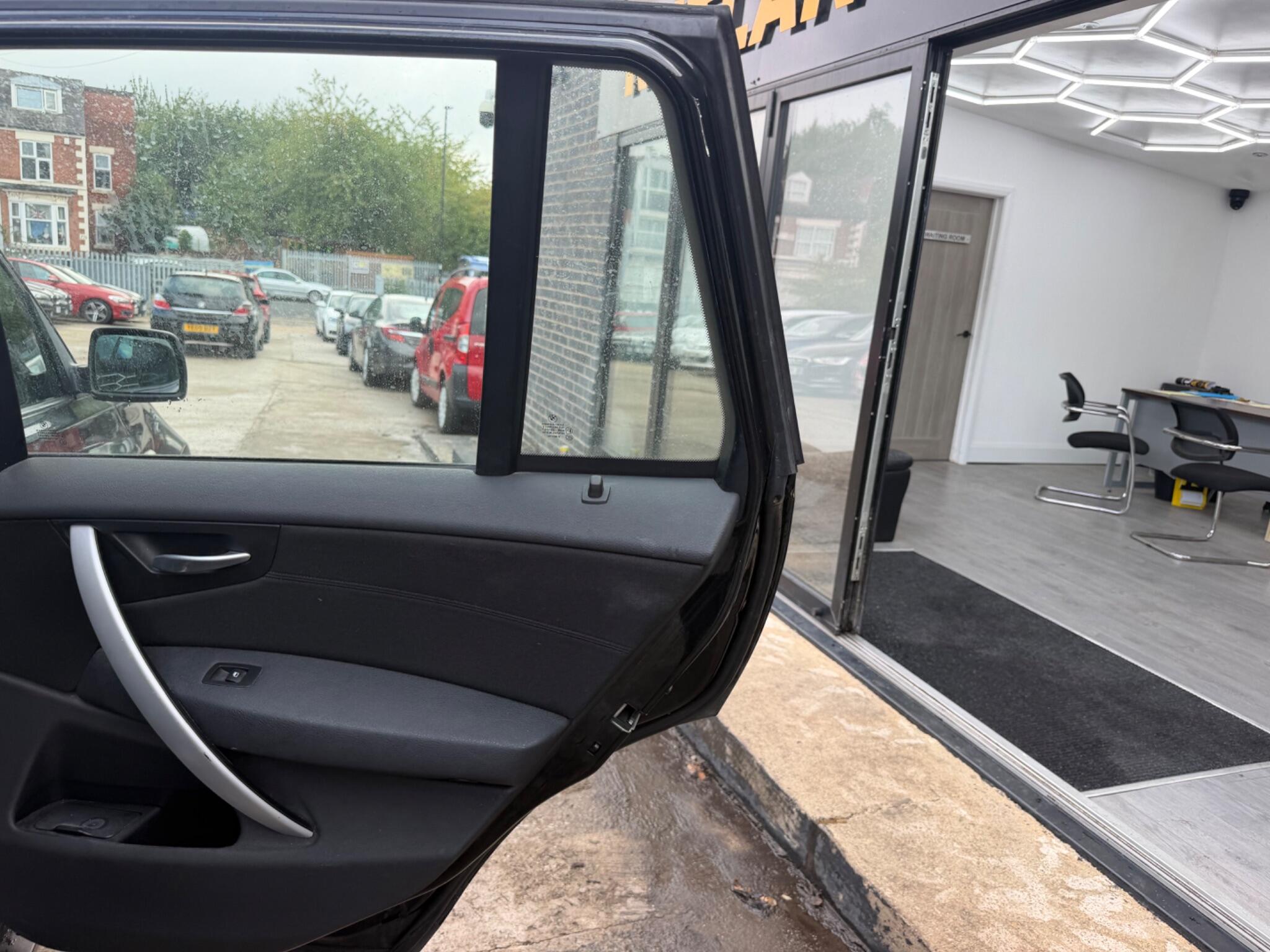 BMW X3 view 19