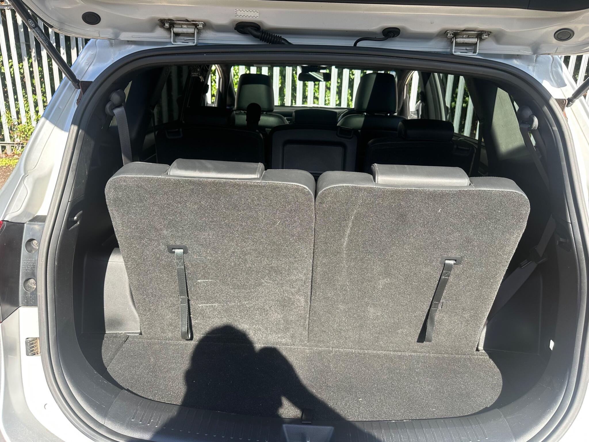 Kia Carens view 8
