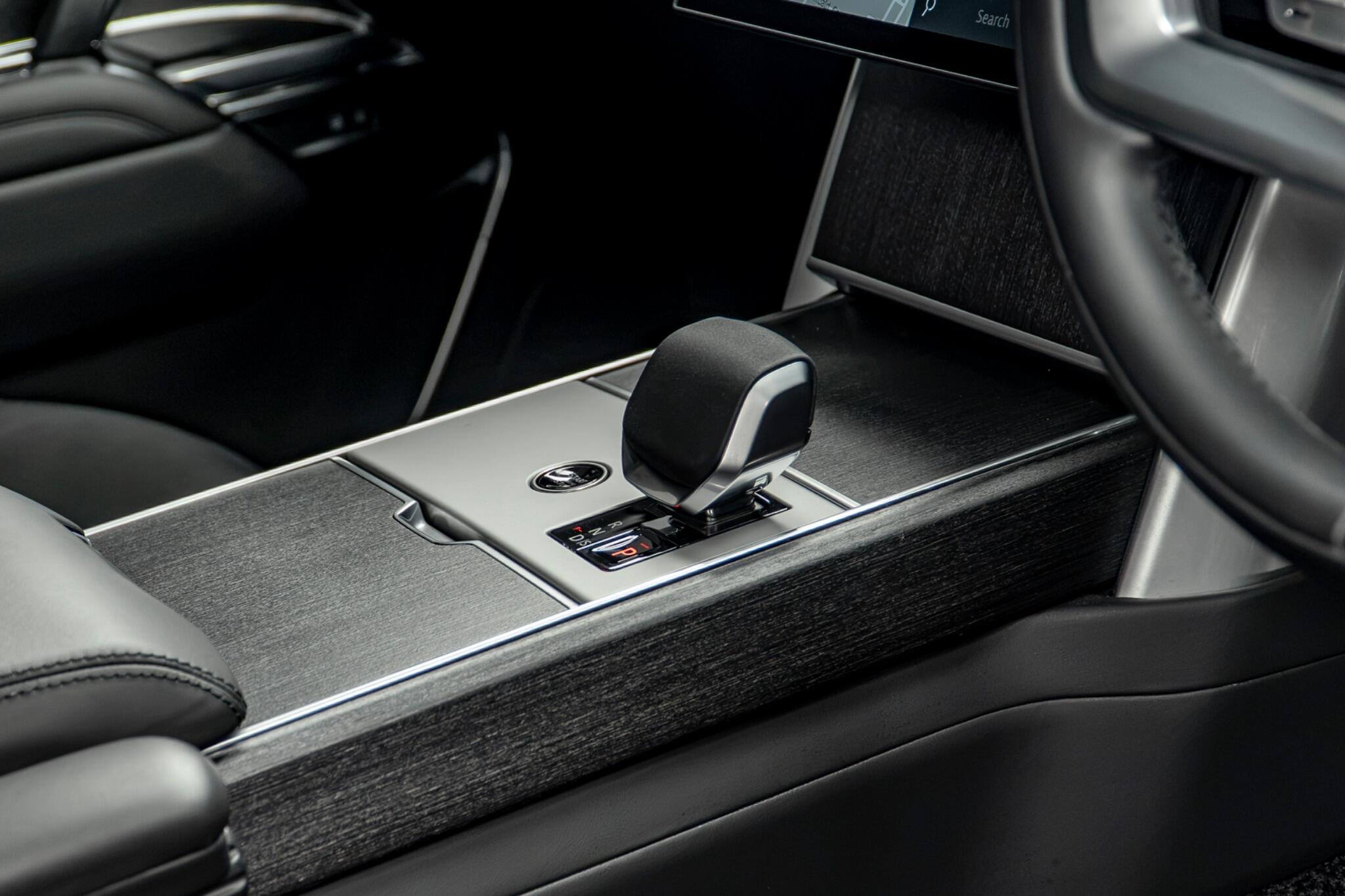 Land Rover Range Rover view 34