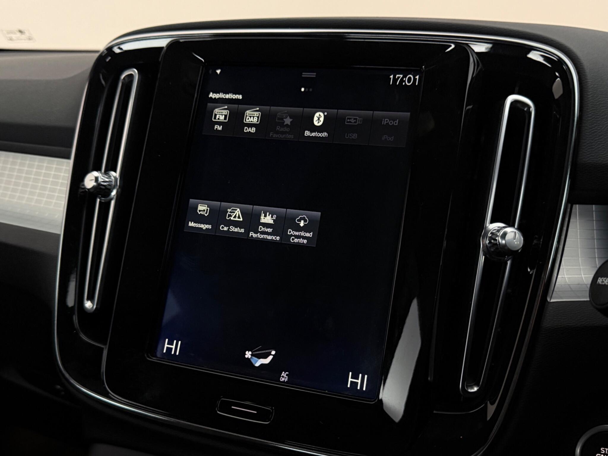 Volvo XC40 view 35