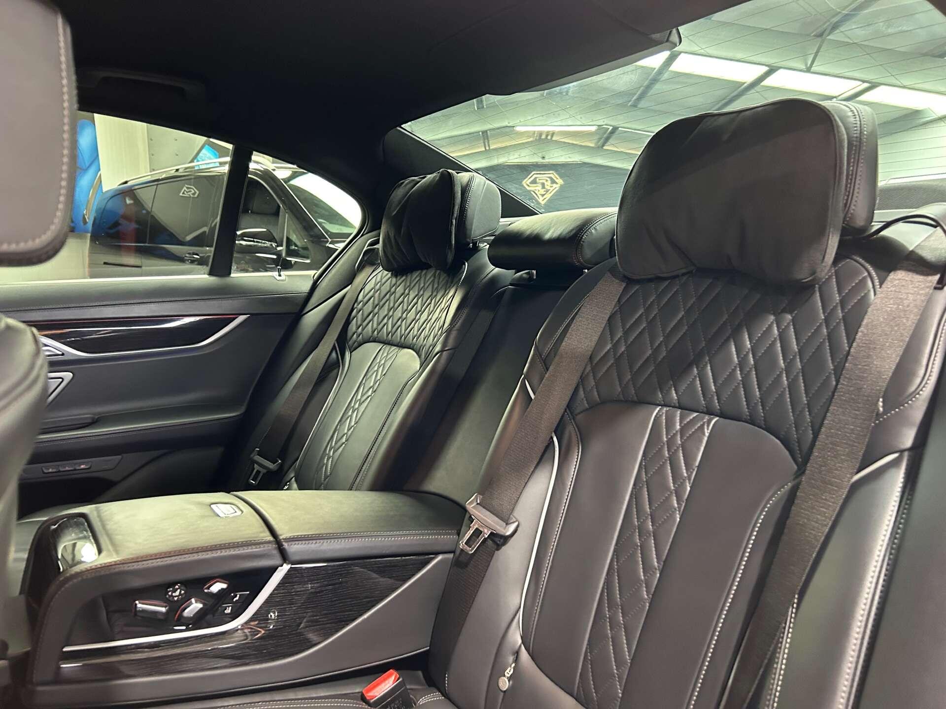 BMW 7 Series view 38
