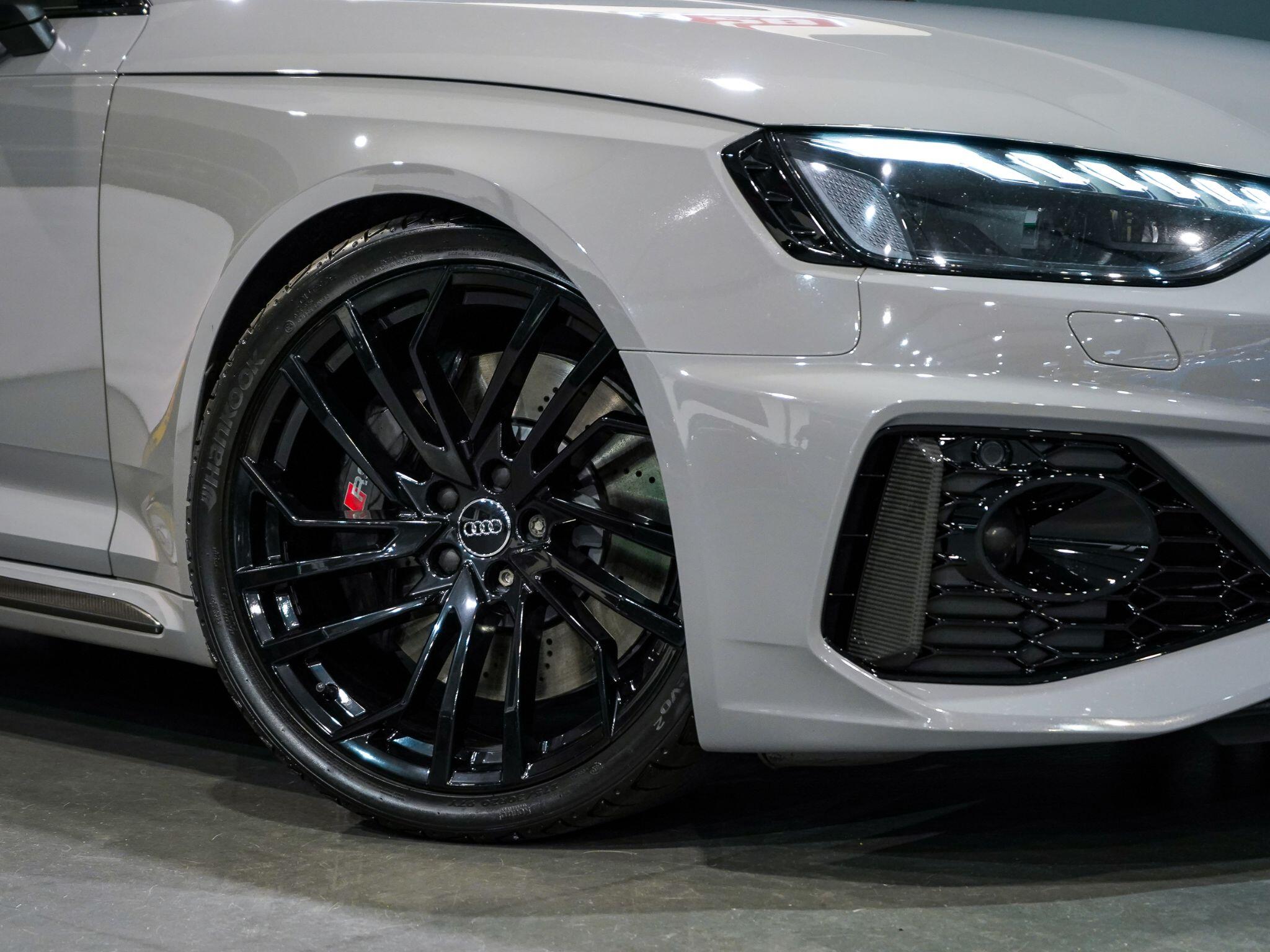 Audi RS4 view 33